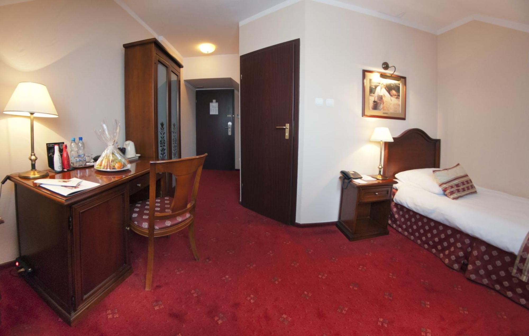 Hotel Zubrowka Spa & Wellness Białowieża Стая снимка